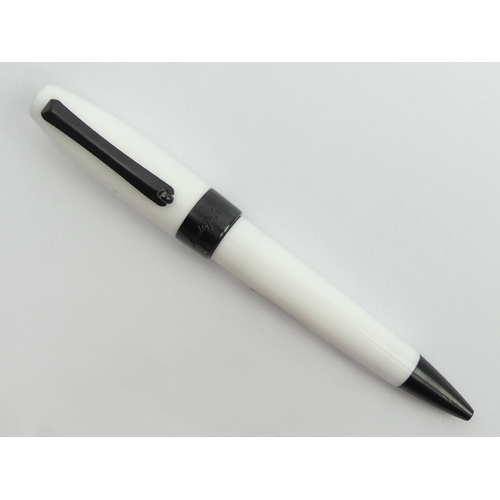 153 - Montegrappa Fortuna white resin and Ruthenium rollerball pen, boxed, 13.5cm. UK Postage £12.