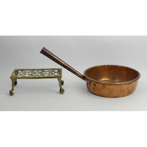 174 - A large copper pan and an old brass trivet, 
pan 52cm x 30cm. UK Postage £18.