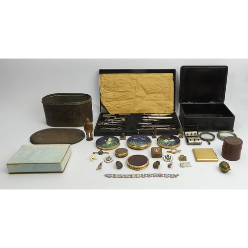 146 - A lacquer box containing six vintage compacts along with an old tin of buttons and a leather stud bo... 