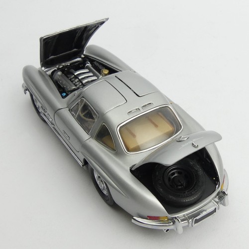 299 - Franklin Mint 1954 Mercedes-Benz 300SL, 19cm. UK Postage £12.