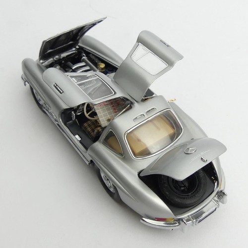 299 - Franklin Mint 1954 Mercedes-Benz 300SL, 19cm. UK Postage £12.