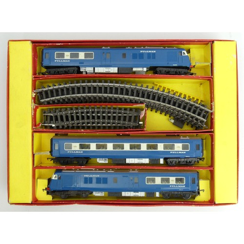 325 - Tri-ang 00 Gauge The Blue Pullman boxed tram set. UK Postage £15.