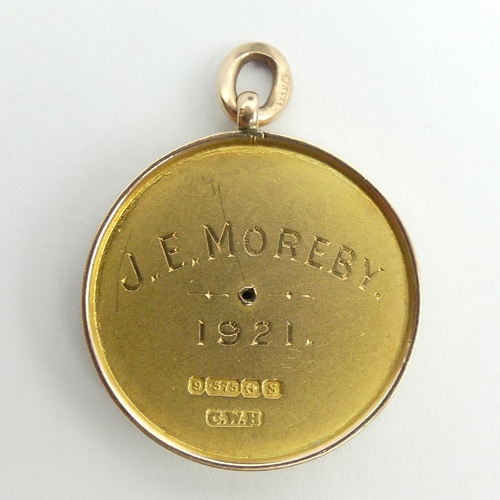 33 - George V 9ct gold and enamel snooker design fob, Birm. 1917, 9.3 grams, 26mm diameter, UK postage £1... 