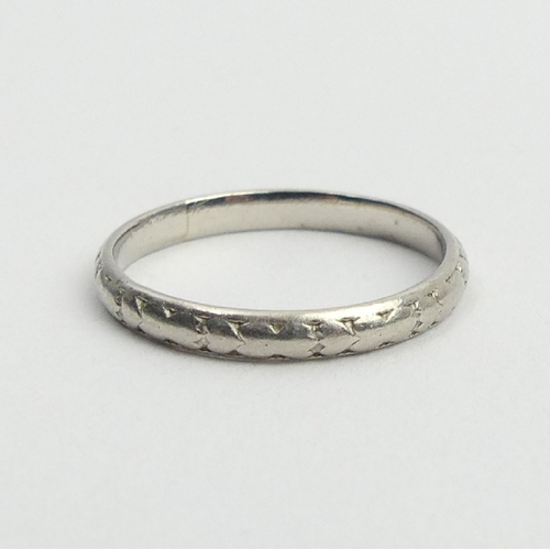 43 - Platinum wedding ring, 2.7 grams, 2.5mm, size N.  UK Postage £12.