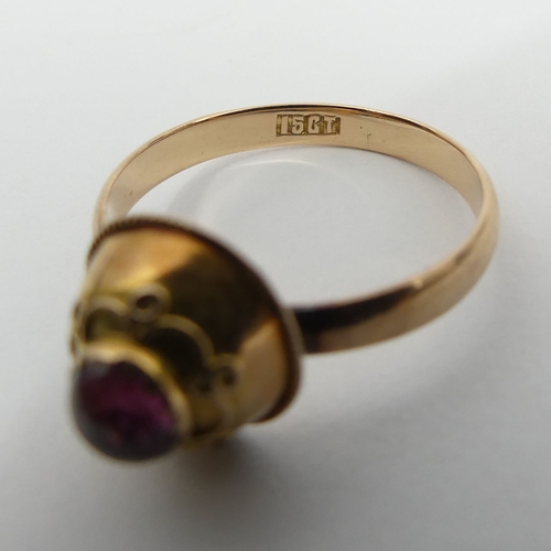 17 - 15ct gold garnet single stone ring, 2.2 grams, 10.6mm, size O. UK Postage £12.