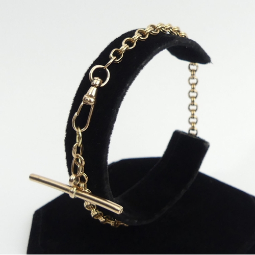 37 - 9ct gold T-bar and clip bracelet, 4.9 grams. UK Postage £12.