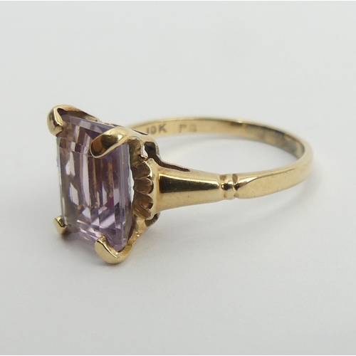 93 - 9ct gold amethyst single stone ring, 2.6 grams, 11.4mm, size O.  UK Postage £12.