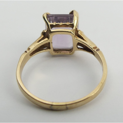 93 - 9ct gold amethyst single stone ring, 2.6 grams, 11.4mm, size O.  UK Postage £12.