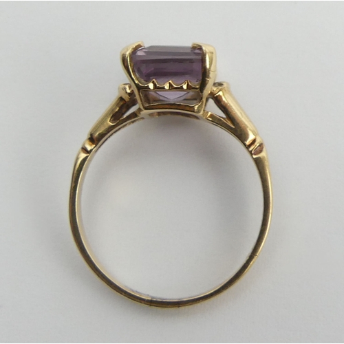 93 - 9ct gold amethyst single stone ring, 2.6 grams, 11.4mm, size O.  UK Postage £12.