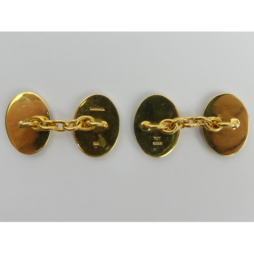 99 - A set of 9ct gold and enamel cufflinks and dress studs in a fitted box. Birm. 2006, 25
3 grams.  UK ... 