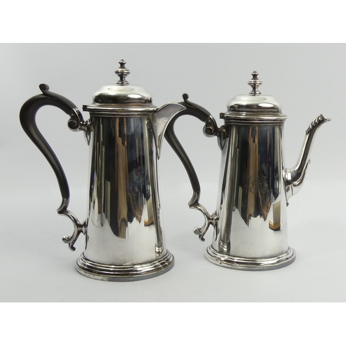 232 - Good quality silver plated coffee pot and hot water pot, 21cm. UK Postage £12.