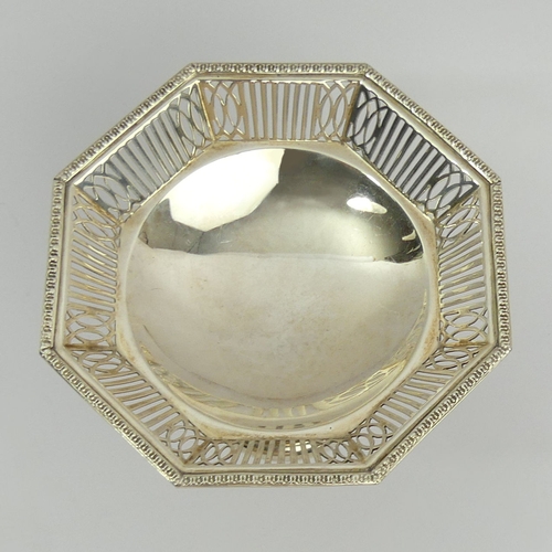 252 - Elizabeth II  silver pedestal bon bon dish, Birm. 1960, 129 grams, 9.5cm x 13cm, UK Postage £12.