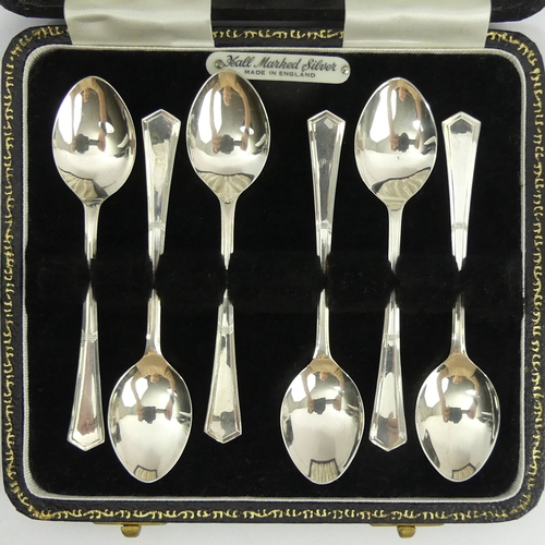 254 - A cased set of Elizabeth II silver teaspoons, Birm. 1972 and a silver egg cup and napkin ring, Birm.... 