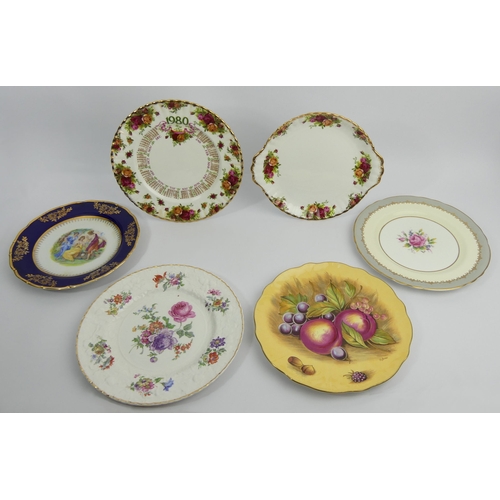 333 - Country Roses Royal Albert tea set along with Aynsley and other cabinet plates. UK Postage £20.