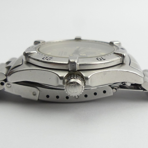 166A - Tag Heuer stainless steel 2000 professional date adjust quartz watch, 37mm inc. button.
Condition Re... 