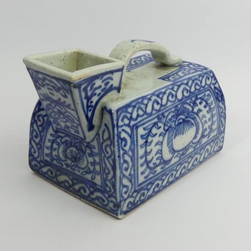 335 - An early 19th century Chinese blue & white porcelain urinal, 21cm x 13.5cm.