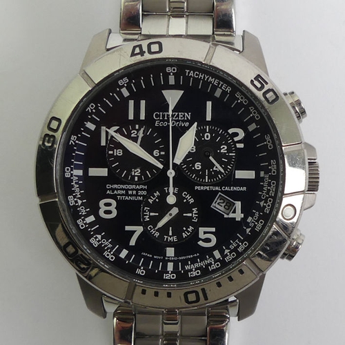 153 - Citizen Eco-Drive chronograph alarm WR200 titanium gents watch. 45 mm wide.
Condition report: In wor... 