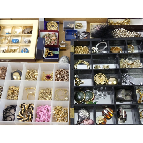 41 - A box of costume jewellery including a carved jade pendant and tigers-eye set fob.