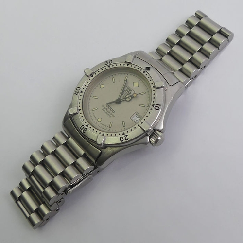 129 - Tag Heuer stainless steel 2000 professional date adjust quartz watch, 37mm inc. button.
Condition Re... 