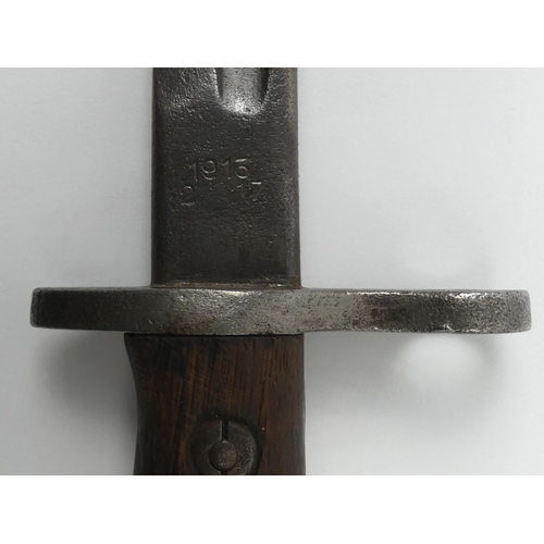 201 - British 1913 pattern bayonet and scabbard, 43cm blade.