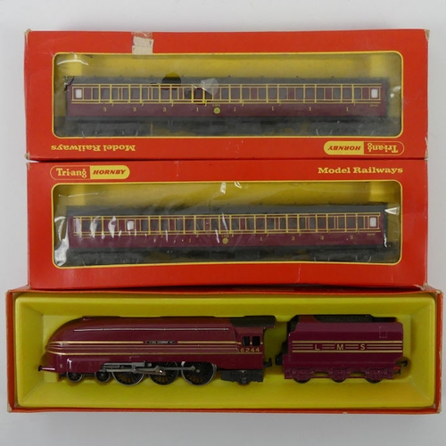 353 - A Triang Hornby 00 gauge locomotive and tender 