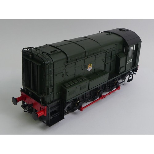 407 - 0 gauge Dapol 7D-008-001 class 08 13282, BR Green, Early Crest no wing panels, diesel electric locom... 