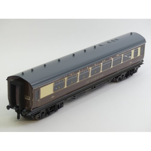 424 - 0 gauge vintage style BR Mark I pullman coach, boxed.