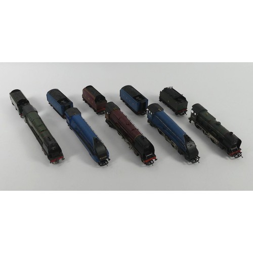 351 - Five Hornby 00 gauge locomotives and tenders including Duchess of Montrose, Sir Nigel Gresley and Ma... 