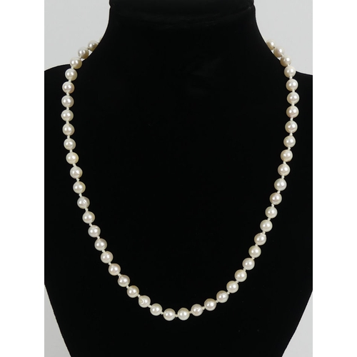 5 - Cultured pearl necklace with a 9ct gold clasp, 16.8 grams, pearls 6mm, length 44cm.