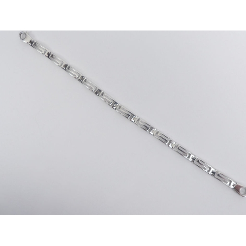 54 - 9ct white gold bracelet, 8.2 grams, 19cm x 5.45cm.