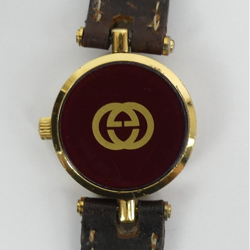 120 - Ladies Gucci gold tone quartz watch, 23.7mm.
Condition Report: In working order.