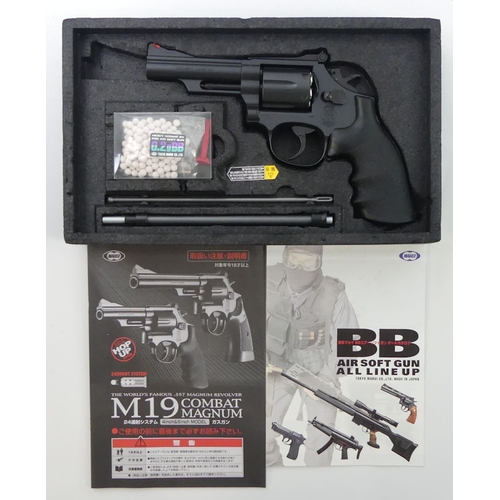 224 - Tokyo Marui M19 combat magnum CO2 revolver boxed with instructions, 23cm. 
No licence is required to... 