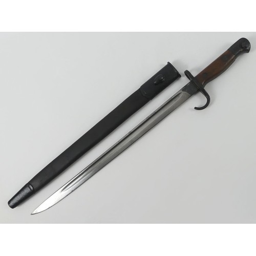 215 - British SMLE 1907 pattern bayonet and scabbard, blade 43cm.