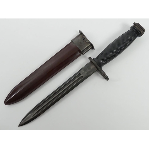 181 - A US, Korean war era M4 bayonet for M1 carbine with scabbard. Marked to blade and scabbard UFH US da... 