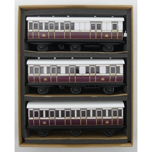 392 - Ace trains vintage style 0 gauge six wheeled coach set 7, boxed.