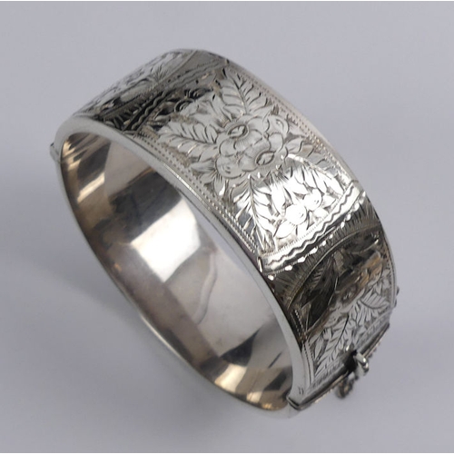 15 - George VI silver foliate engraved hinged bangle, Birm. 1943, 31.4 grams, 22.7mm.