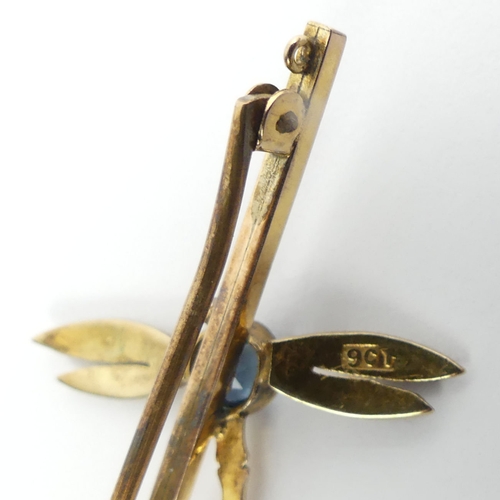 41 - 9ct gold Dragonfly design brooch, 2.6 grams, 55mm x 27mm.