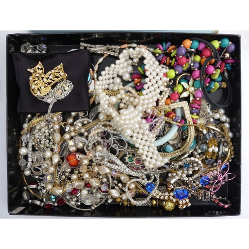 61 - A tray of mixed costume jewellery, including some silver items and a Halcyon Days egg.