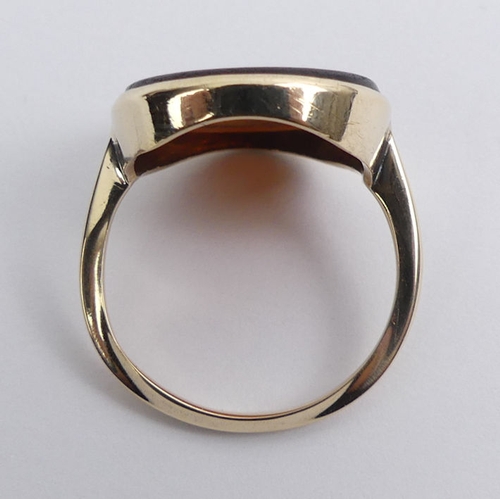 70D - 9ct gold intaglio seal ring, 3 grams, 17mm diameter, ring size N.