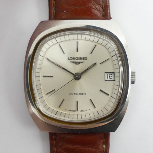 108 - Gents Longines automatic, date adjust , stainless steel watch and box, 38mm.
Condition Report:
In wo... 