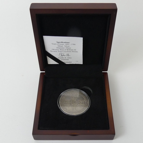 136 - William III silver crown in presentation box, 39mm.