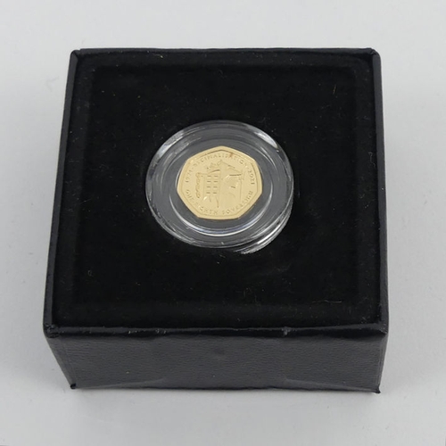 151 - 1921 - 1971 fifty year commemorative gold 1/8th sovereign, encapsulated and boxed.