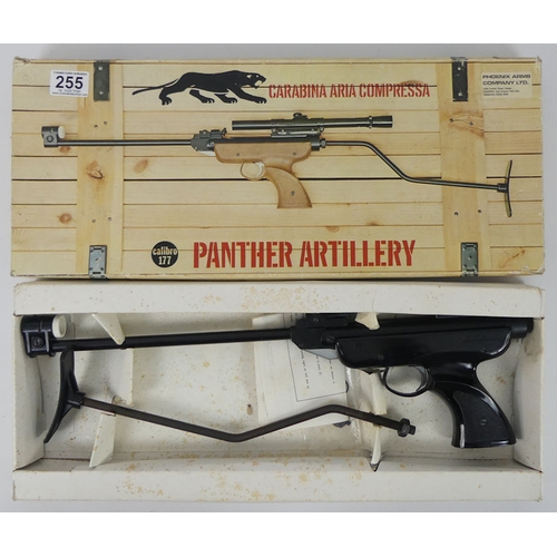 255 - A boxed Panther Carabina Aria Compressa .177 air pistol. 51 cm in length.