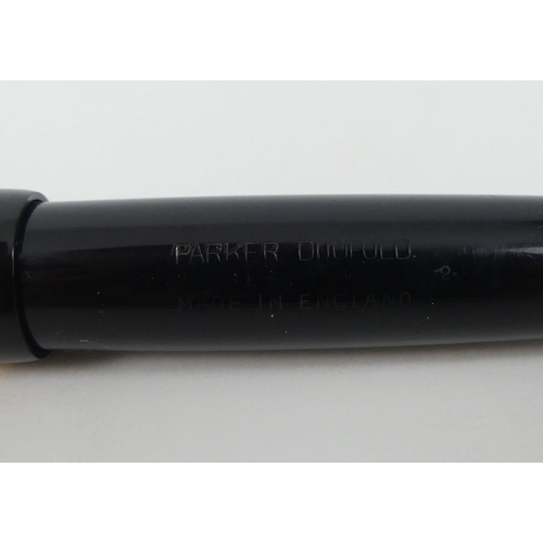 291 - Vintage Parker Duofold fountain pen with 14ct nib, 13cm.