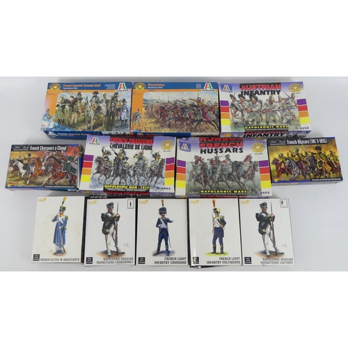 429 - Twelve boxed plastic military figures including Italeri Napoleonic war figures, French Hussars. 1:32... 