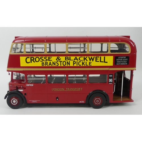 432 - A boxed Sun Star ltd edition diecast 1946 RT10-FXT 185 double decker bus 1:24 scale together with a ... 