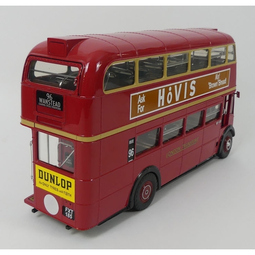 432 - A boxed Sun Star ltd edition diecast 1946 RT10-FXT 185 double decker bus 1:24 scale together with a ... 