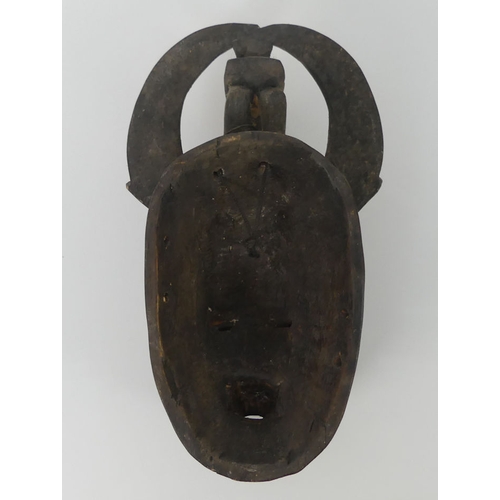 445 - A carved African Baule tribal mask for the Côte d'Ivoire. 29 x 16 cm.