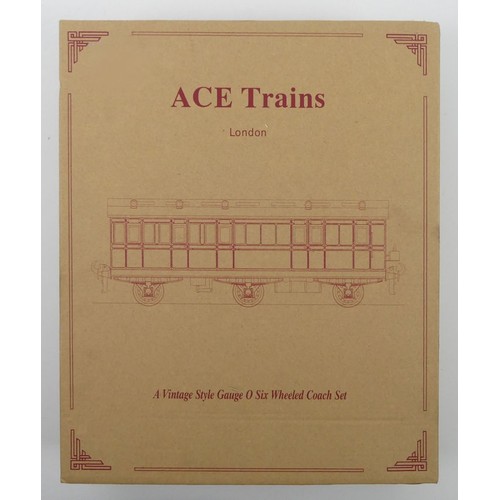 392 - Ace trains vintage style 0 gauge six wheeled coach set 7, boxed.