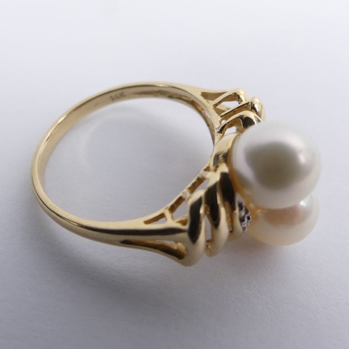 41 - 14ct gold cultured pearl and diamond ring, 3.3 gram, 13.7mm, size M.